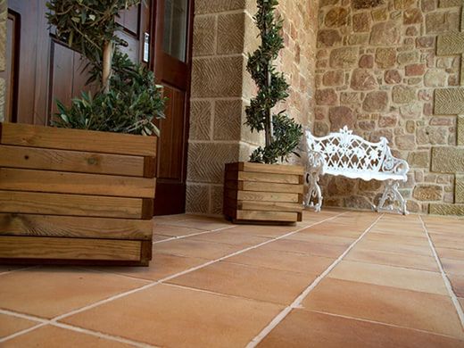 Grés extrudado: Pavimentação e degraus para uso externo