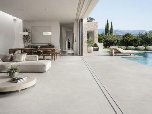 Cements Snow de Cerámica Mayor: porcelánico efecto cemento para exteriores luminosos