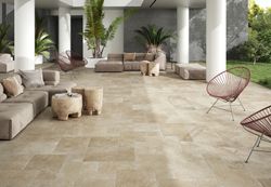 Suelo para terraza exterior antideslizante: Guía completa para elegir el mejor entre gres porcelánico, baldosas de hormigón y pavimento de gres extrusionado