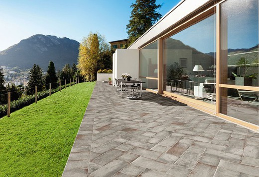 Peldaño porcelanico antideslizante 22,5x33x4 D'Anticato Grigio Natucer