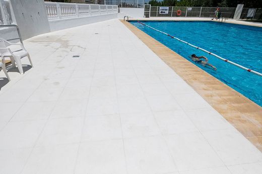 Caja Pavimento Loja Blanco 50x50 4 piezas 1m2/caja Verniprens