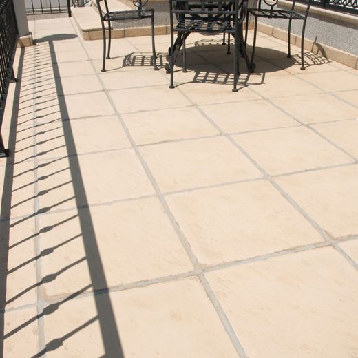 Caja Pavimento Nerja Ambar 2,5 x 50 x 50  4 piezas 1m2/caja Verniprens