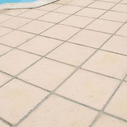 Caja Pavimento Nerja Ambar 2,5 x 50 x 50  4 piezas 1m2/caja Verniprens