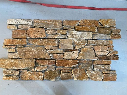 Caixa medieval de pedra natural selvagem, pedras galegas multicoloridas