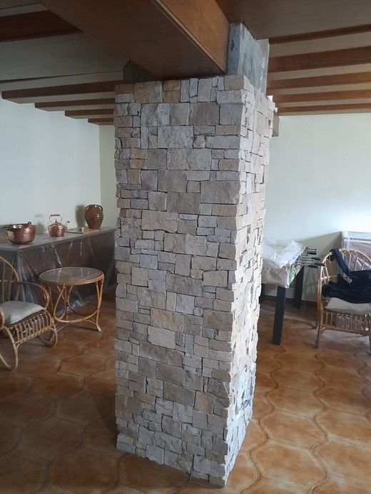 Pedras de travertino medievais naturais da Galiza