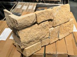 Boîte en pierre naturelle médiévale en travertin de Galice