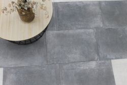Porcelánico exterior Camous gris 40x60x1 cm Tau Mythage