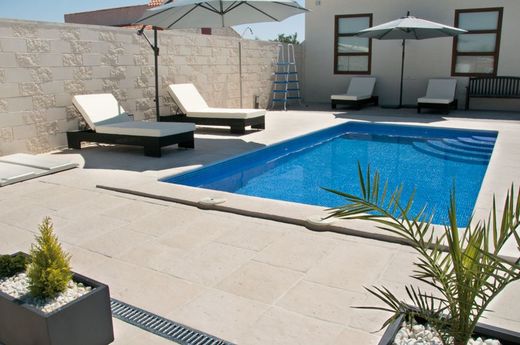 Coronacion piscina Palacios Cava 5 x 60 x 50 cm Verniprens