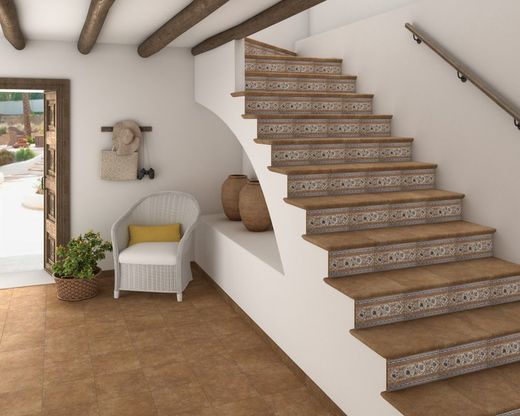 Peldaño escalera Mariola Ocre 33,3x33,3 Tau