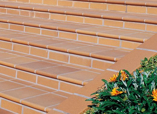 Degrau redondo natural 32,5 x 33 x 5,3 x 1,8 cm Aragon Gres